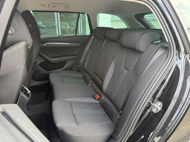 Škoda Octavia Style 2.0 TDI 110kW DSG Combi - fotka 22 z 27