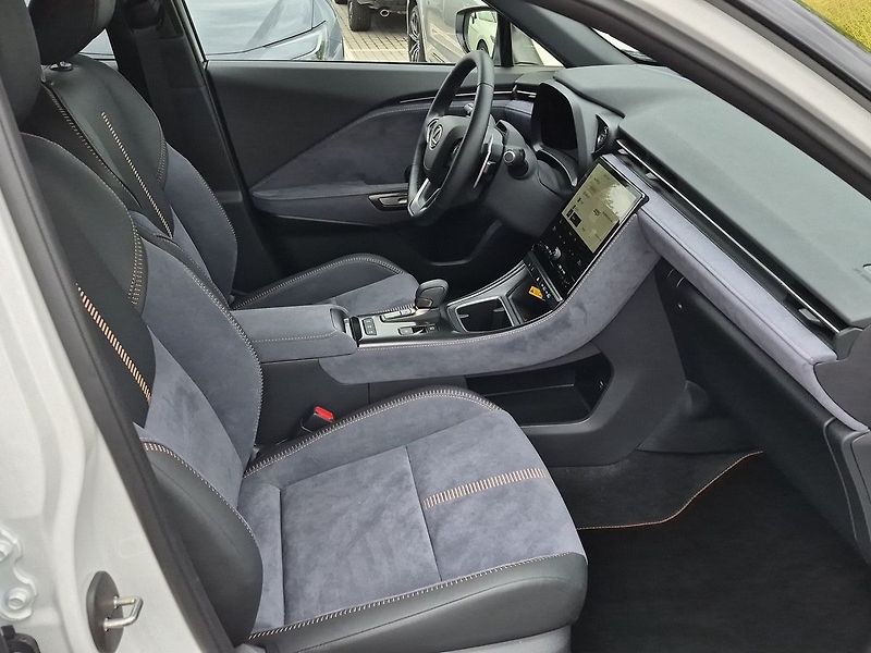 Lexus LBX 1.5HEV 4X4 COOL Advanced Premi - fotka 11 z 26