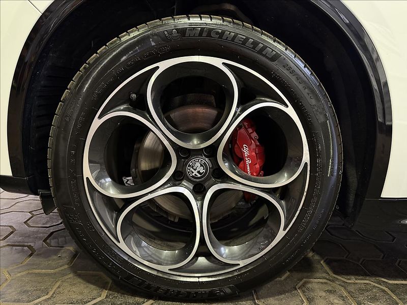 Alfa Romeo Stelvio VELOCE 154kW Q4 TAŽNÉ MATRIX - fotka 40 z 41