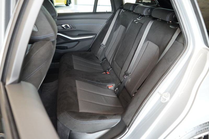 BMW Řada 3 320d xDrive Touring, HUD, ACC - fotka 40 z 43
