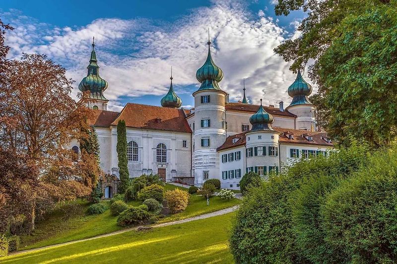 Čtvrthodinu jízdy od Artstettenu se nachází obrovský klášterní komplex v Melku.