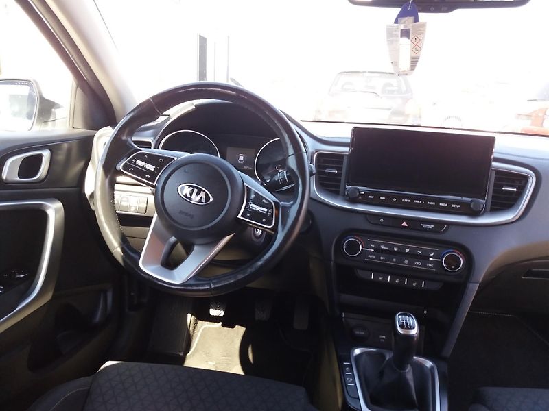 Kia Ceed 1.6CRDi,100kW,1.MAJITEL-ČR!! - fotka 9 z 29