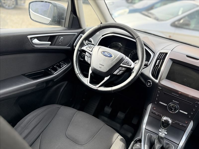 Ford S-MAX 2,0 TDCI 110kW NAVI +SADA KOL - fotka 21 z 27