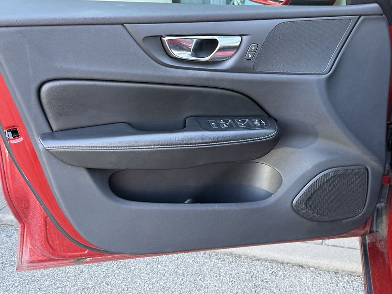 Volvo V60 MOMENTUM B4, FULL LED - fotka 7 z 22