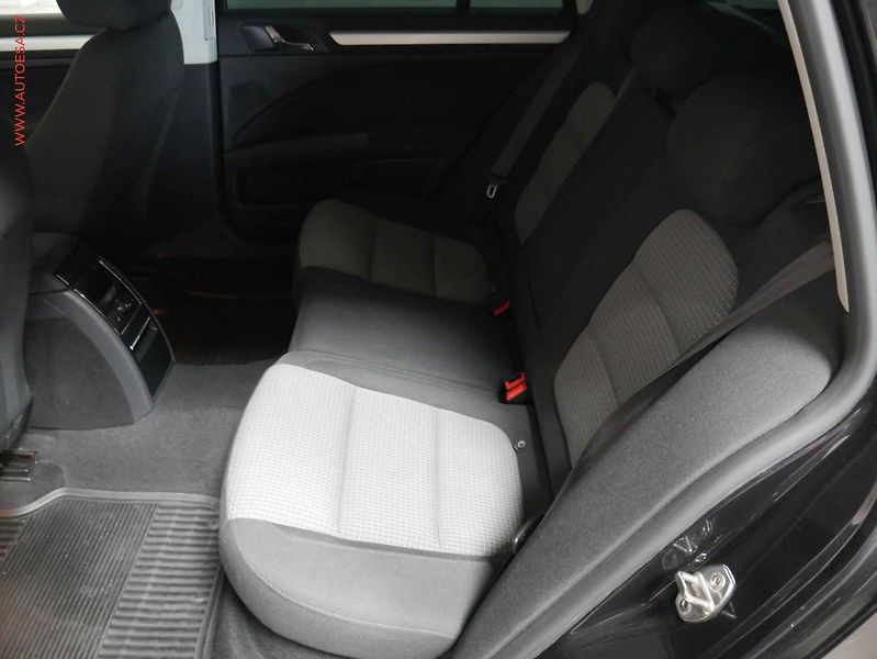 Škoda Superb (2013) 2.0 TDI, ČR, STK6/28 - fotka 10 z 26