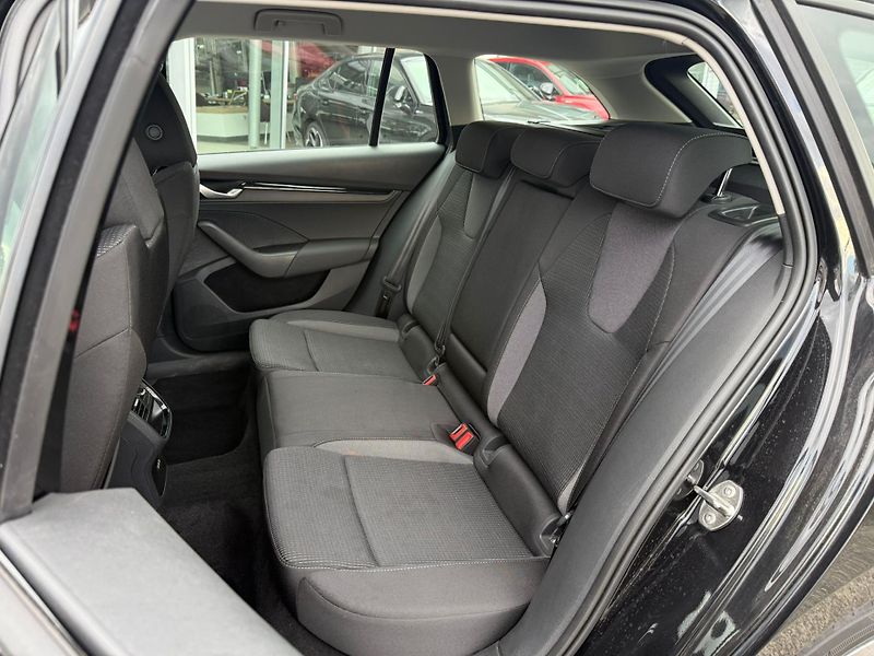 Škoda Octavia Selection 1.5 TSI 110kW Combi - fotka 22 z 25