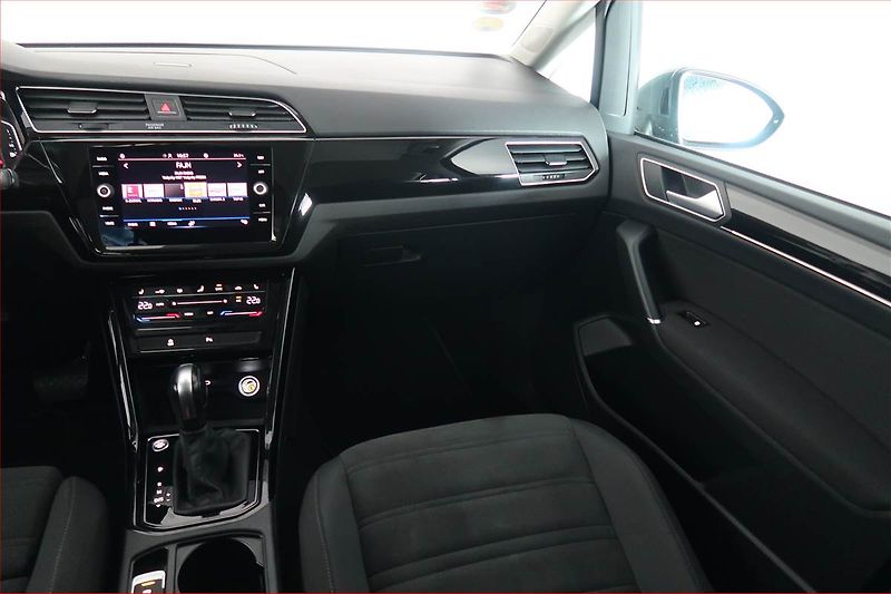 Volkswagen Touran (2023) 2.0 TDI - fotka 8 z 18
