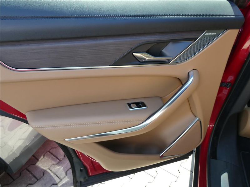Jaguar F-Pace 2,0 D200 SE,1.maj,ČR,DPH,Pano - fotka 19 z 40