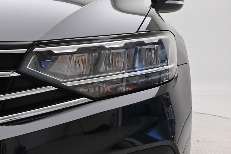 Volkswagen Passat 2,0 TDI 110kW DSG Business Zár - fotka 30 z 32