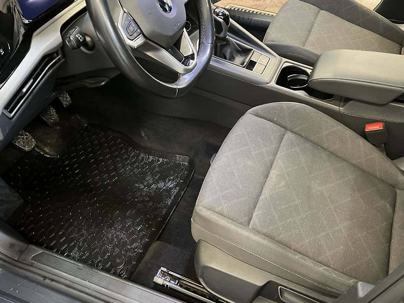 Volkswagen Golf (2022) Variant Life 1,0 TSI - fotka 13 z 20