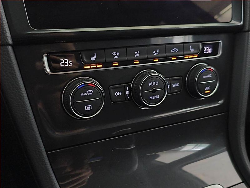 Volkswagen Golf (2018) Highline 1.0 TSI, Tempomat - fotka 14 z 17