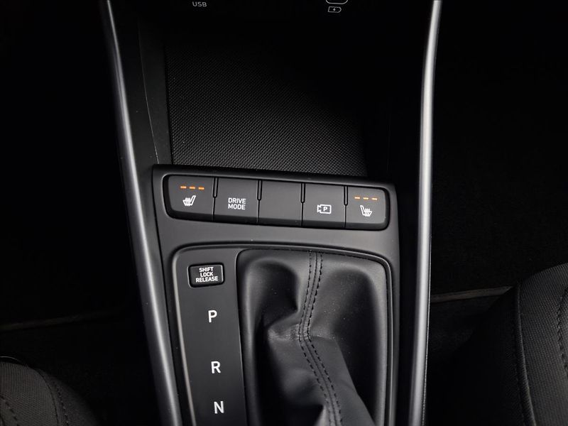 Hyundai Bayon 1,0 T-GDI DCT SMARTCLI - fotka 11 z 20