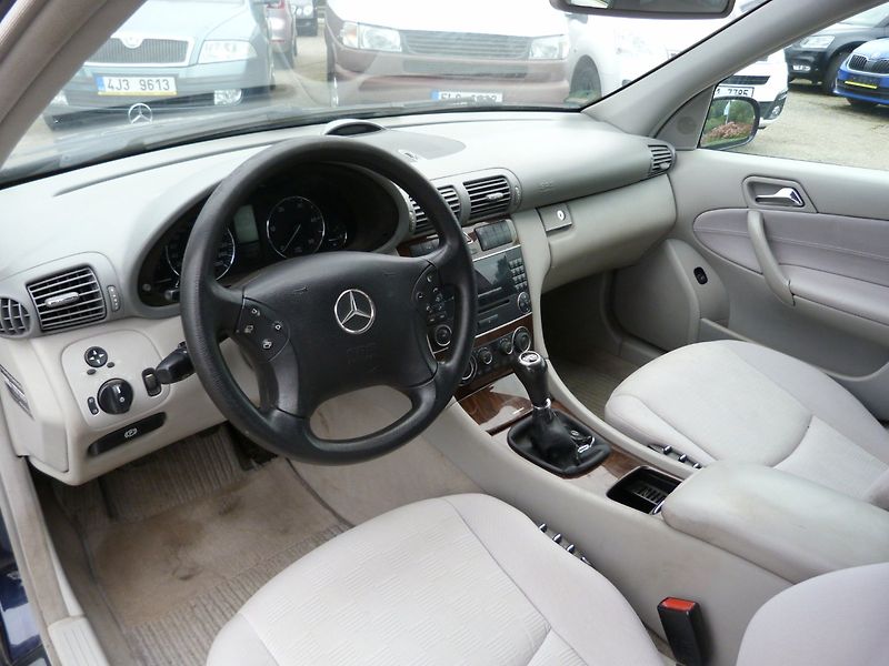 Mercedes-Benz Třídy C 200 CDI - fotka 11 z 21