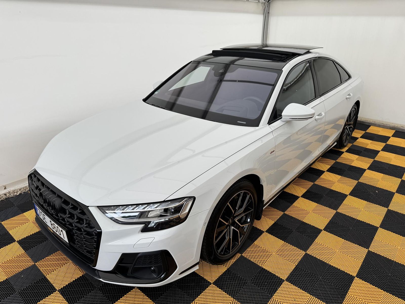 Audi A8 55Tfsi*250kw*4x4*S-Line*DPH*
