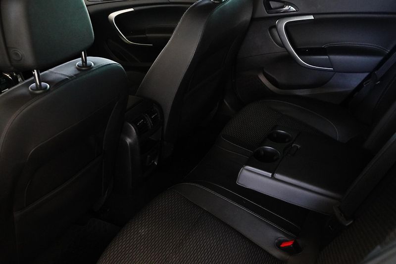 Opel Insignia - fotka 23 z 24