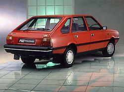 FSO Polonez se vyráběl mezi lezy 1978 až 2002