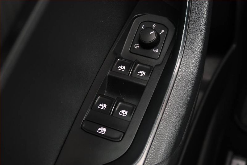 Peugeot 5008 (2023) 1.5 BlueHDi - fotka 19 z 22