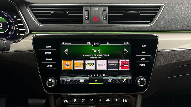 Škoda Superb 2.0 TDI DSG 4x4 L&K Combi - fotka 11 z 34