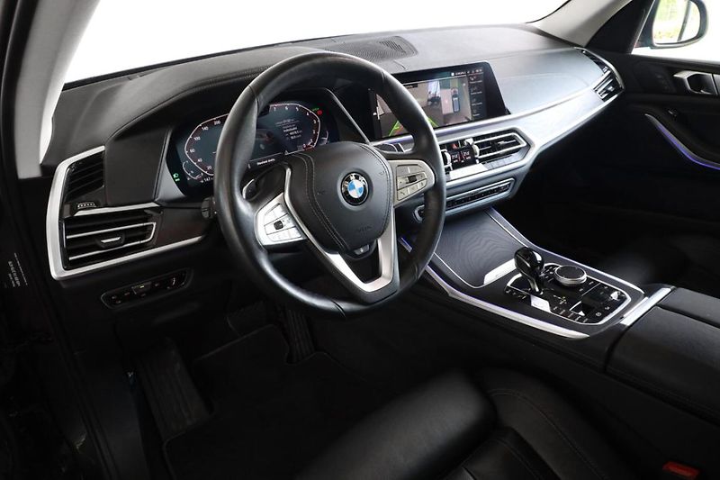 BMW X7 xDrive40i - fotka 2 z 32
