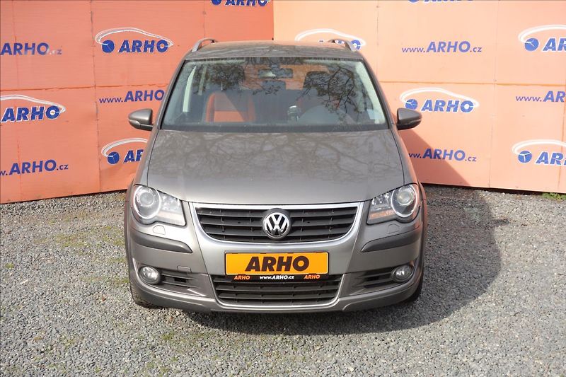 Volkswagen Touran 2,0 TDi,SERV.KN.,CROSS,7 MÍST. - fotka 2 z 32