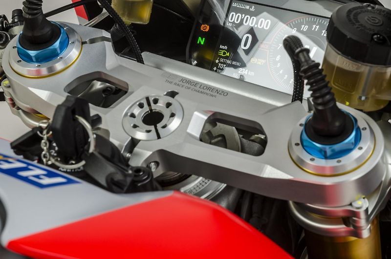 Ducati Panigale V4 S (2018) CORSE ex Jorge Lorenzo - fotka 2 z 39