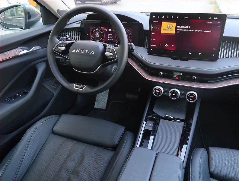 Škoda Superb (2025) 2.0 TSI - fotka 7 z 28