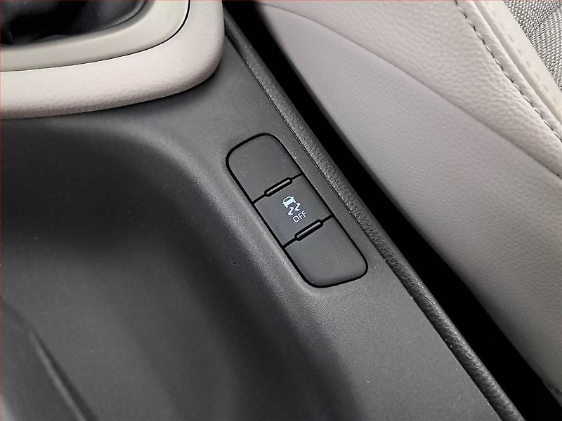 Toyota Yaris (2023) 1.5 VVT-i - fotka 16 z 19
