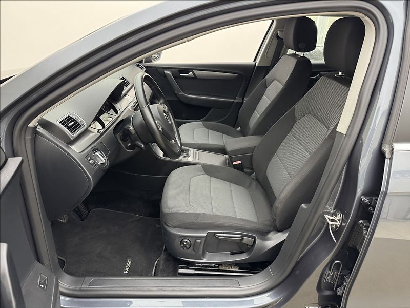 Volkswagen Passat 1,4 TSi NAVI SENZORY TAŽNÉ - fotka 29 z 36