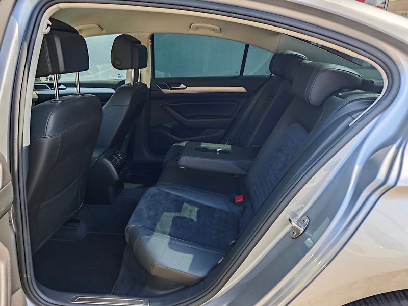 Volkswagen Passat (2017) 2.0 TDi Highline ACC Manuál - fotka 13 z 36