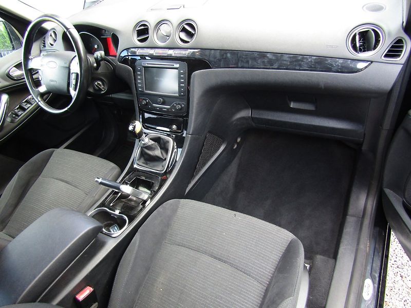 Ford Galaxy (2011) 2.0 TDCi 103kW 7MÍST - fotka 14 z 38