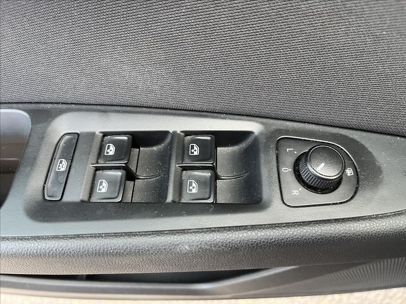 Seat Leon 1,4 TSi 92KW KLIMA ROZVODY - fotka 29 z 40
