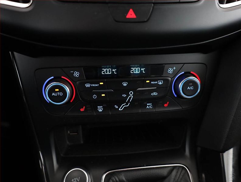 Ford Focus (2017) 1.0 EcoBoost, Serv.kniha - fotka 11 z 19