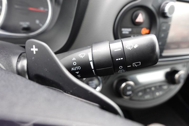 Toyota Yaris 1.33 VVT-i Multidrive S Bi-ton - fotka 25 z 28