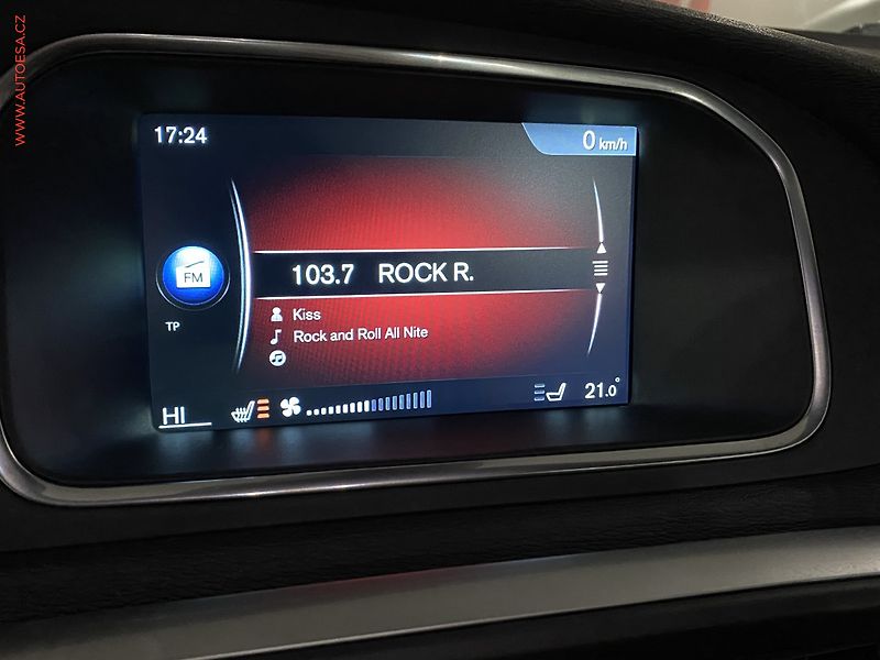 Volvo V40 (2015) 2.0 D2, 1.maj, R-design, navi - fotka 15 z 18