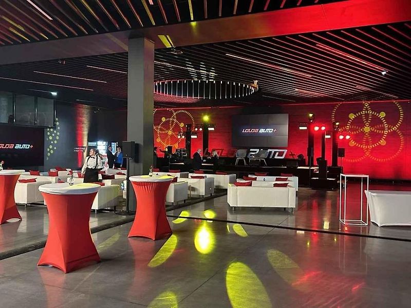 Nedaleko Poděbrad začíná fungovat největší autosalon ojetých aut v Evropě