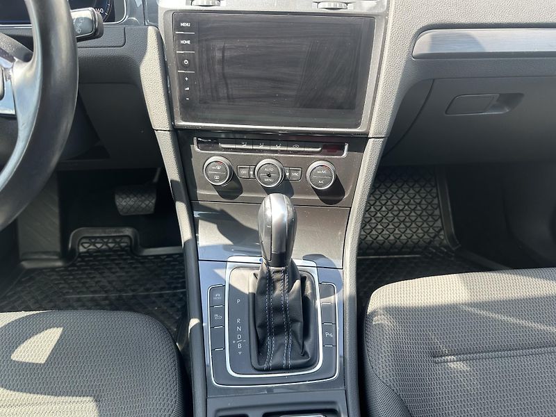 Volkswagen e-Golf (2020) 100kW, rezervace - fotka 24 z 30