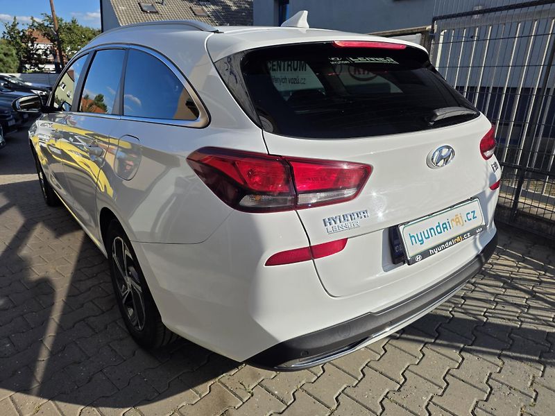 Hyundai i30 1.6-AUTOMAT-KAMERA-PRAV.SERVIS - fotka 11 z 17