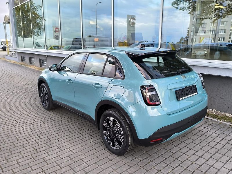 Fiat 600 (2026) Icon BEV 54kWh 115kW/156k - fotka 7 z 35