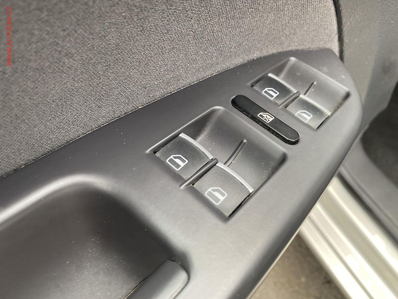 Volkswagen Touran (2013) 1.6 TDi, Comfortline, DSG - fotka 13 z 18
