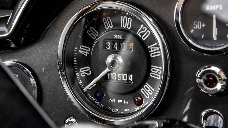 Aston Martin DB5 z filmu Goldfinger