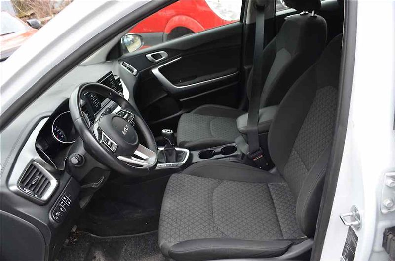 Kia Ceed (2022) SW 1,5 T-GDI - fotka 12 z 17