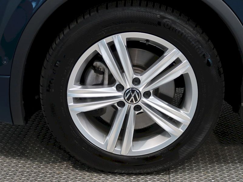 Volkswagen Tiguan (2021) R-LINE 2.0TSI 140KW 4x4 DSG - fotka 12 z 40