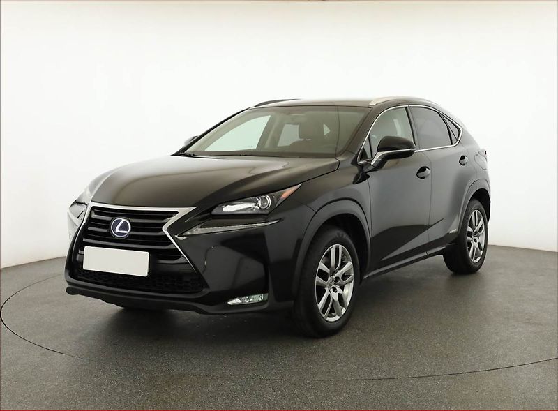 Lexus NX 300h (2017) 300h - fotka 2 z 16