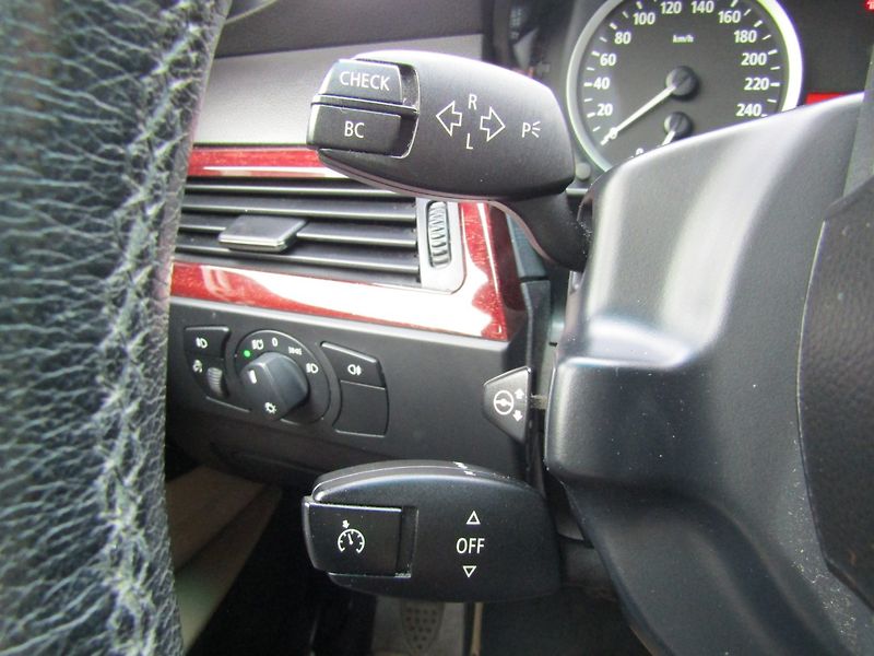 BMW Řada 5 (2006) 3.0D X-DRIVE 170kW - fotka 31 z 38