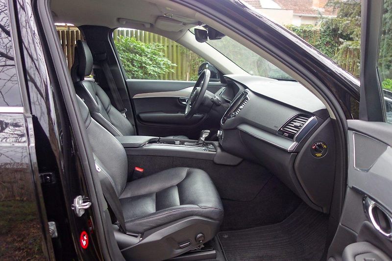 Volvo XC90 (2015) Momentum 2.0 D5 AWD 165 kW - fotka 9 z 34
