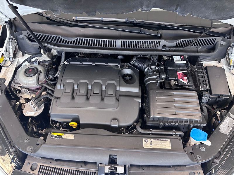 Volkswagen Touran 2.0 TDI BLACK EDITION - fotka 31 z 31
