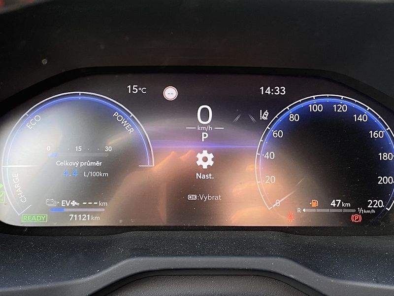 Toyota RAV4 2.5Plug-in, ČR, Executive, 4x4 - fotka 11 z 21