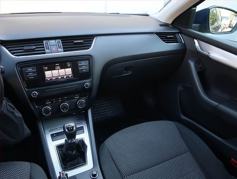 Škoda Octavia (2014) Ambition 1.6 TDI, ČR,1.maj - fotka 8 z 19