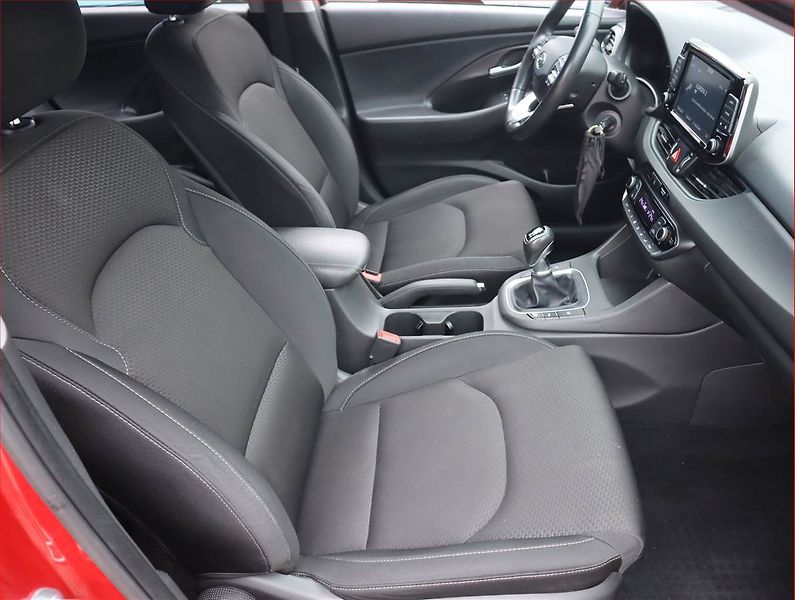 Hyundai i30 (2018) 1.4 T-GDI, Serv.kniha, Navi - fotka 9 z 22