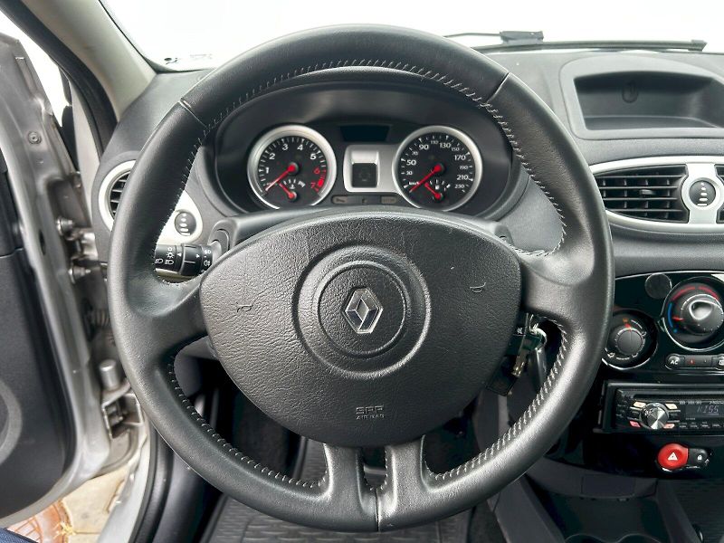 Renault Clio (2011) 1.2 16V 55kW MP5 Authentique - fotka 8 z 26